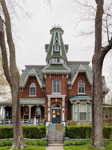 facade of the hochelaga inn kingston canada 14851425 225x300 1