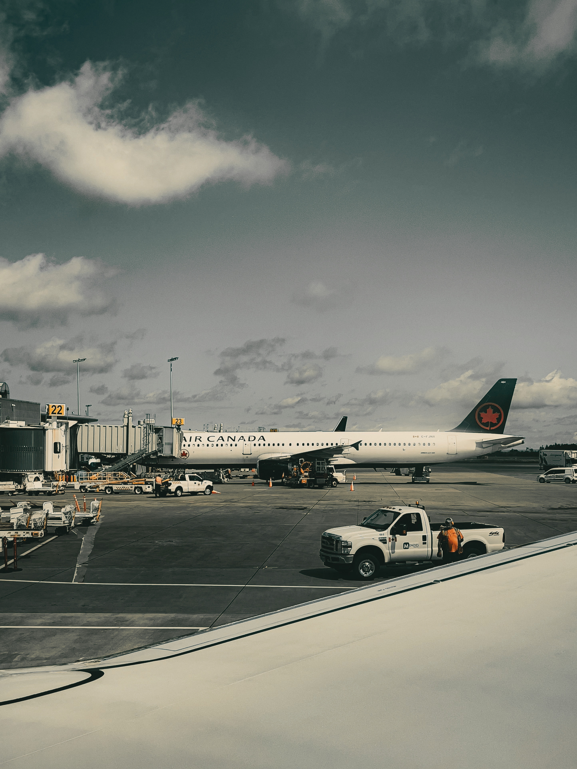 Toronto Airport Hotels That Make Travel Easy: Free Parking and Shuttle Options